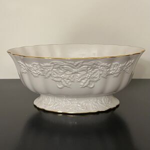 Retired Lenox 11" Ivory & 24 k Gold Holiday Hostess Collection Centerpiece Bowl